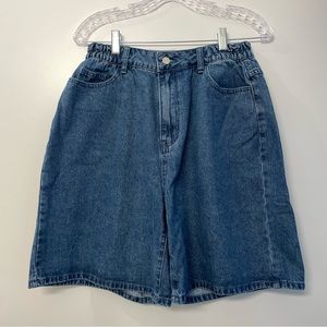 NWOT Medium Wash Baggy Denim Shorts